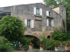 Moulin du Pont d'Alzon，位于于泽斯的酒店