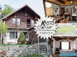 MotoCamp Cisnadioara - only for bikers!，位于西斯纳迪奥拉的酒店