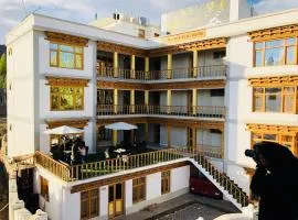 Ree Hostel