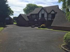 Tudor Lodge Guest Accommodation，位于本拉提的住宿加早餐旅馆