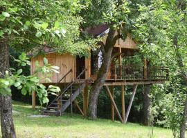 Treehouse Resnice -Mrežnica，位于Barilović的山林小屋