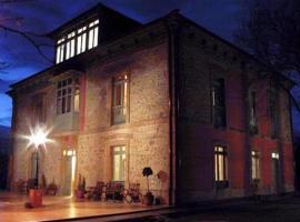Hotel Casona de Bustiello，位于因菲耶斯托的酒店