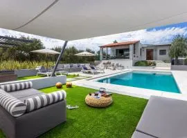Villa Ampelaki - with heated pool