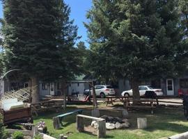 Columbine Cabins，位于格兰德莱克的海滩酒店