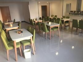 青皮树邢台市桥西区永康街技师学院店，位于邢台的酒店