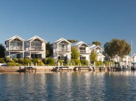 Captains Cove Resort - Waterfront Apartments，位于佩恩斯维尔的家庭/亲子酒店