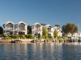 Captains Cove Resort - Waterfront Apartments