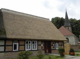 Historisches Küsterhaus Reetdachträume，位于Putzar的度假短租房