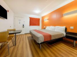 南卡罗来纳州格林维尔6号汽车旅馆，位于格林维尔的酒店