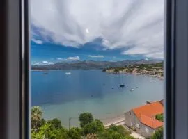 New apartment with terrace and sea view