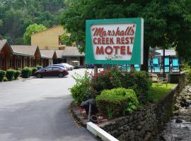 Marshall's Creek Rest Motel，位于加特林堡雷普利大雾山水族馆附近的酒店