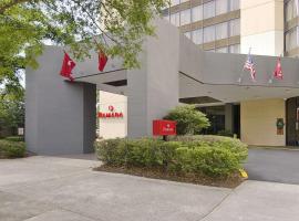 Ramada Hotel & Conference Center，位于奥古斯塔的酒店