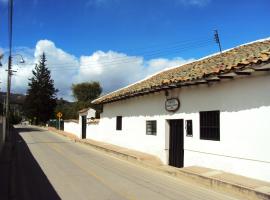 Hotel Hacienda El Aserrio，位于伊萨的酒店