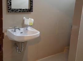 Tirta Kencana Hotel & Cottage，位于安汶的酒店