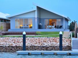 The Carnarvon Luxury Canal Home