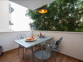 Modern apartment near beach Split，位于斯普利特的酒店