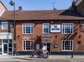 The Dolphin，位于纽伯里Newbury Library附近的酒店