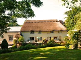 The Barn and Pinn Cottage，位于锡德茅斯的旅馆