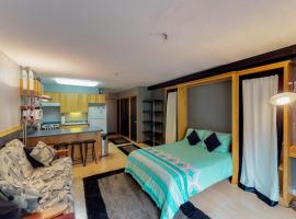 East Condo #218，位于哥德伍德的酒店