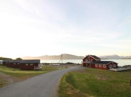 Toftenes Sjøhuscamping，位于AlsvågCoastal Route Terminal Sortland附近的酒店