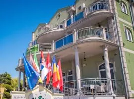 El Barco Apartments