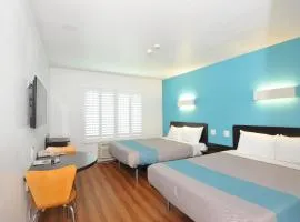 喷泉谷/亨廷顿海滩戴斯酒店&套房