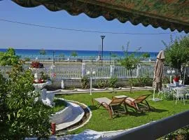 Villa Fofo - Beautiful Sea Front Villa with 650m2 garden