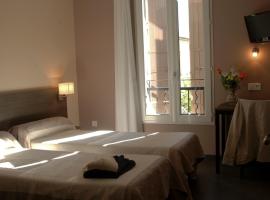 HOTEL RESTAURANT LES STALAGMITES，位于Orgnac-lʼAven的酒店