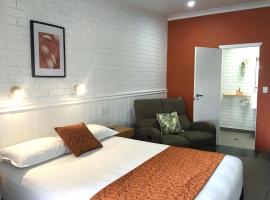 Gin Gin Village Motor Inn Motel QLD，位于Gin Gin的舒适型酒店