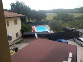 Hotel Gina，位于马焦内的酒店