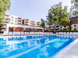 Apartament pomarańczowy z basenem,sauną-blisko morza.，位于科沃布热格的度假村