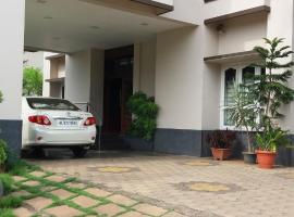 Hotel Nakshatra Regency Koppam，位于Peradiyūr的酒店