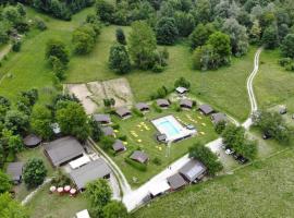 Stura River Village RAFTING，位于加约拉的豪华帐篷营地