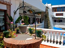 拉斯拉帕斯酒店，位于福恩吉罗拉埃尔卡斯提罗海滩的酒店
