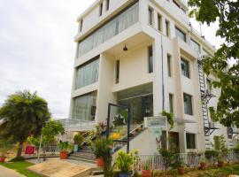 Hotel Highnest，位于Singapperumālkovil的酒店