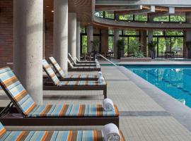 Hyatt Lodge Oak Brook Chicago，位于奥克布鲁克McDonald's Plaza附近的酒店