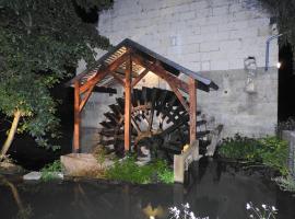 Le Moulin De Saussaye，位于Crouzilles的住宿加早餐旅馆