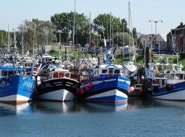 Voiles et Terrasses by Corinne Résidence face au port，位于勒特雷波尔的酒店