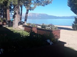 Beach retreat and lodge，位于南太浩湖的酒店