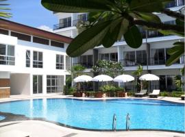 素万那普BS住宿酒店 - SHA Extra Plus，位于莱卡邦的带泳池的酒店
