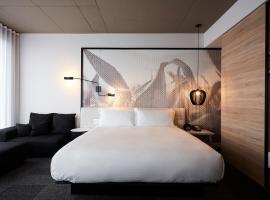Hôtel Escad Quartier DIX30，位于布罗瑟德蒙特利尔/圣休伯特机场 - YHU附近的酒店