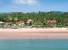 班赛通海滩度假酒店，位于邦沙潘河內的酒店