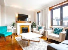 MTLVacationrentals-The MTLVR Kisses