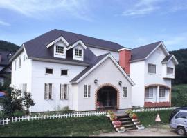 落聘宾馆，位于片品村的酒店