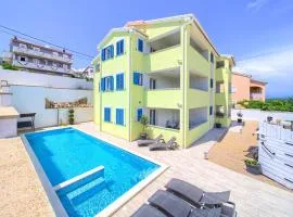 Apartments Mali Nono