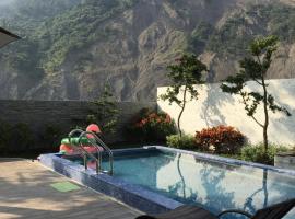 宝来山泽居Villa，位于Liugui的带按摩浴缸的酒店