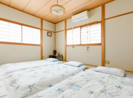 A&Z Guest House 関空行南海線二色の浜駅三分 鍵付き4人部屋，位于贝冢市的酒店