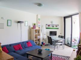 Star Surf Camp Fuerteventura Surf House，位于科蒂略的酒店