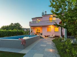 Villa Sweet Home Marija With Heated Pool，位于斯普利特的酒店