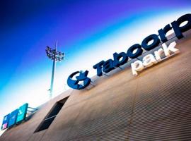 Quality Hotel Tabcorp Park，位于Melton South的酒店